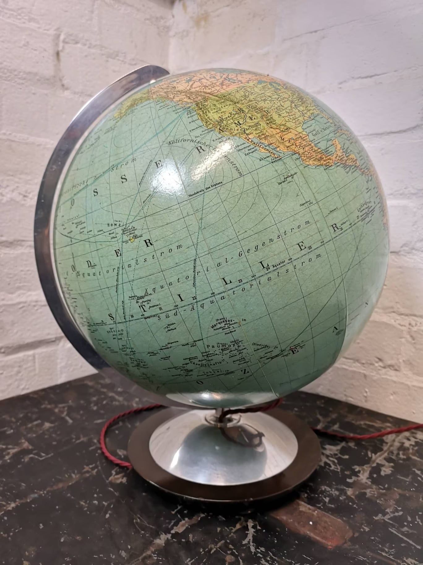 Vintage 1960s Columbus Duo Glass Globe Lamp