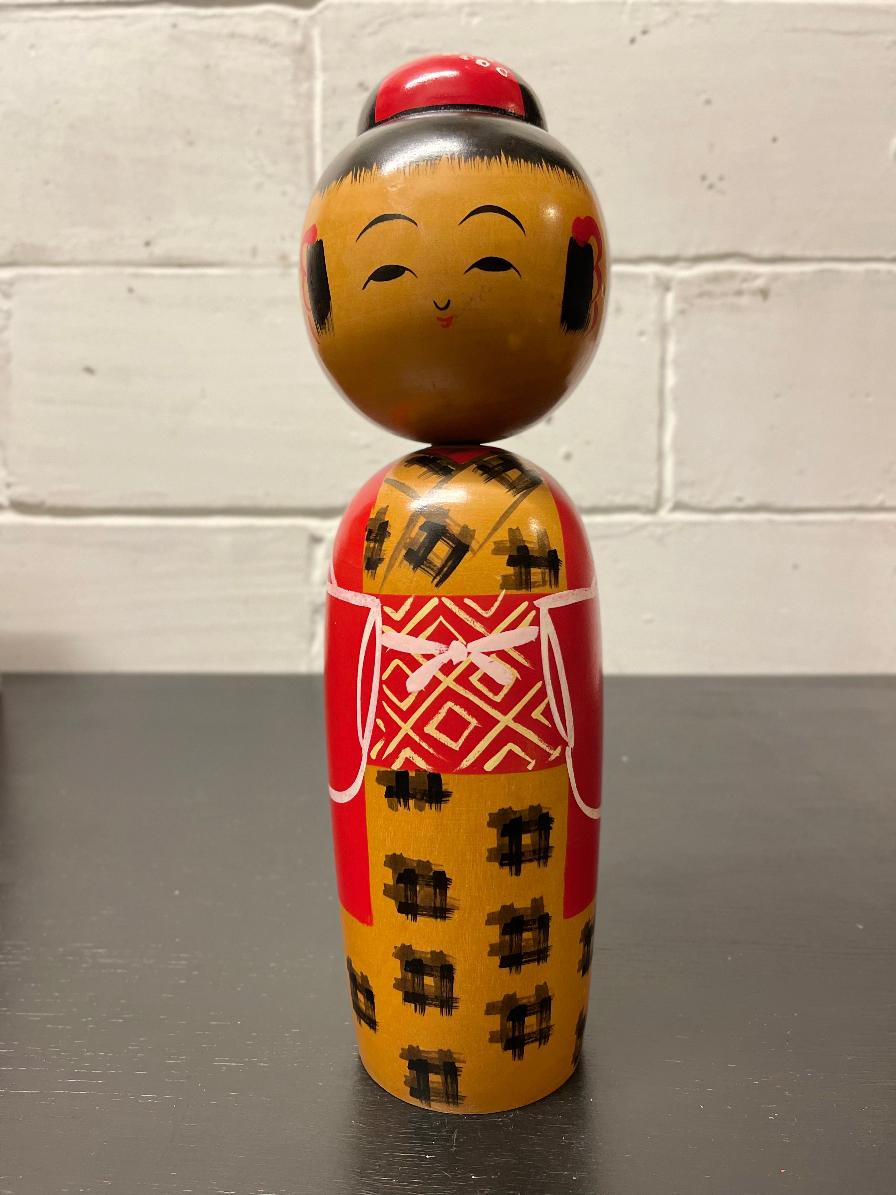 Kokeshi. PEACEFUL. ELEGANT. RARE. Vintage store Kokeshi Doll. Sosaku Kokeshi. Vintage Japaense. Modern. Japanese Kokeshi Doll. Woodgrain. Floral..