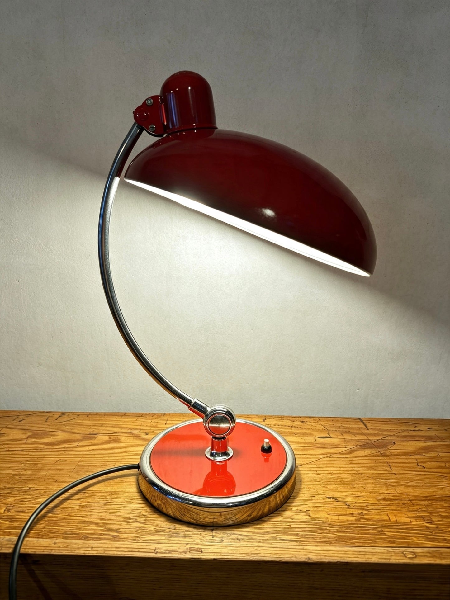 Model 6631 President Table Lamp By Kaiser Idell