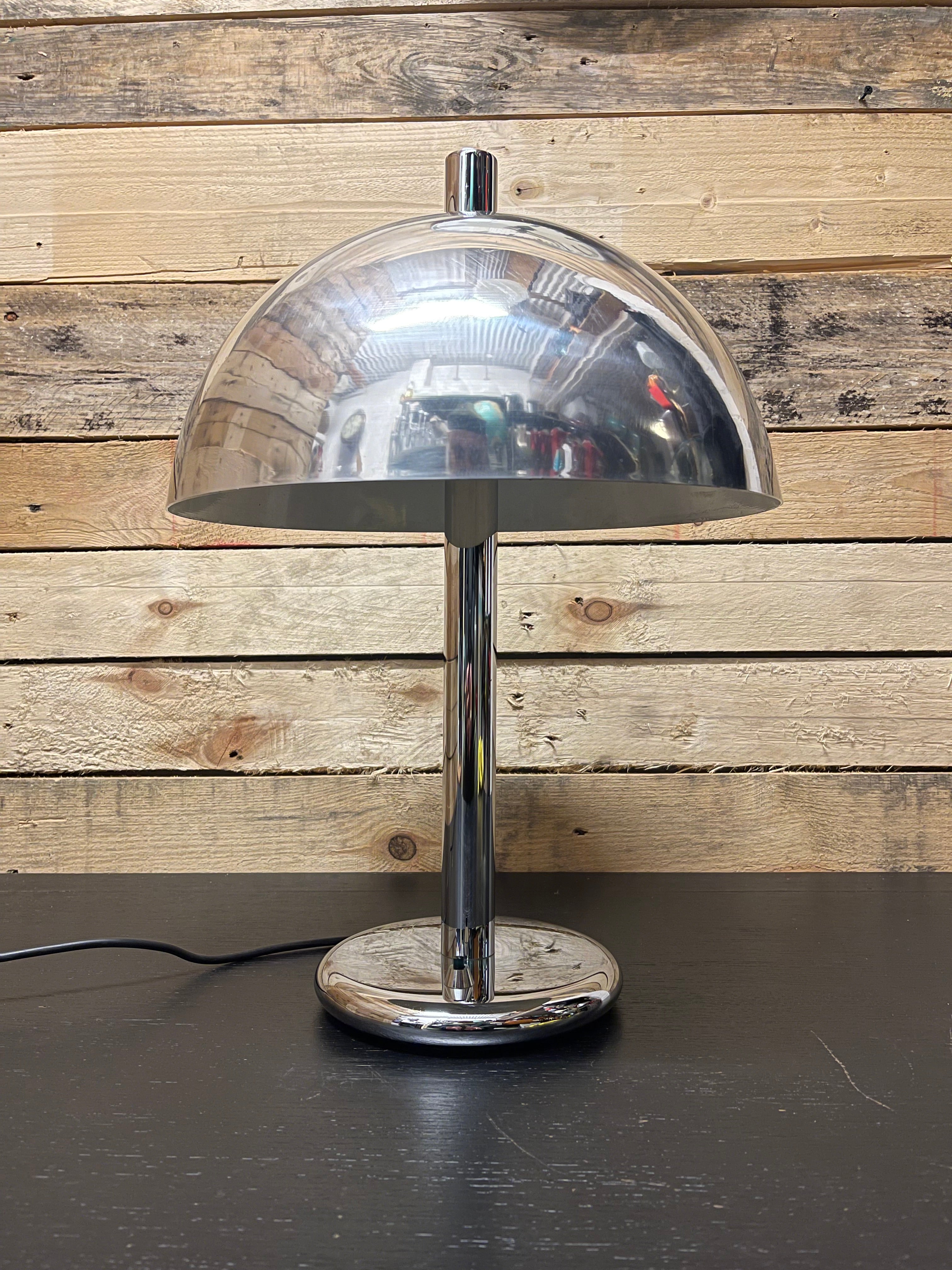 Hillebrand: Table lamp of the 70s. Chrome gear, sheet steel in timeless black and outlet flexible lamp guidance. New professional electrics.