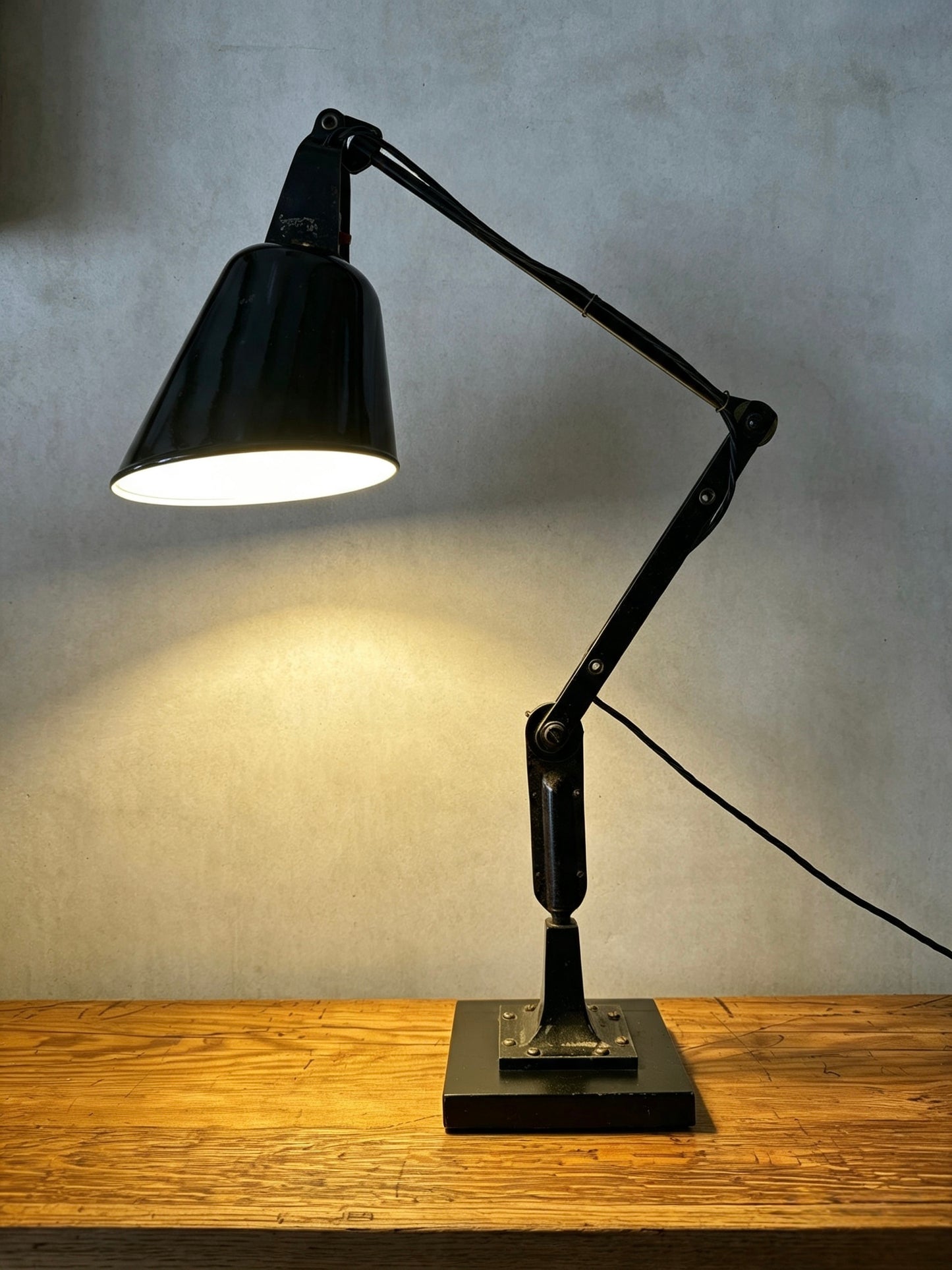 1930s Waligraph Zonalite Task Lamp