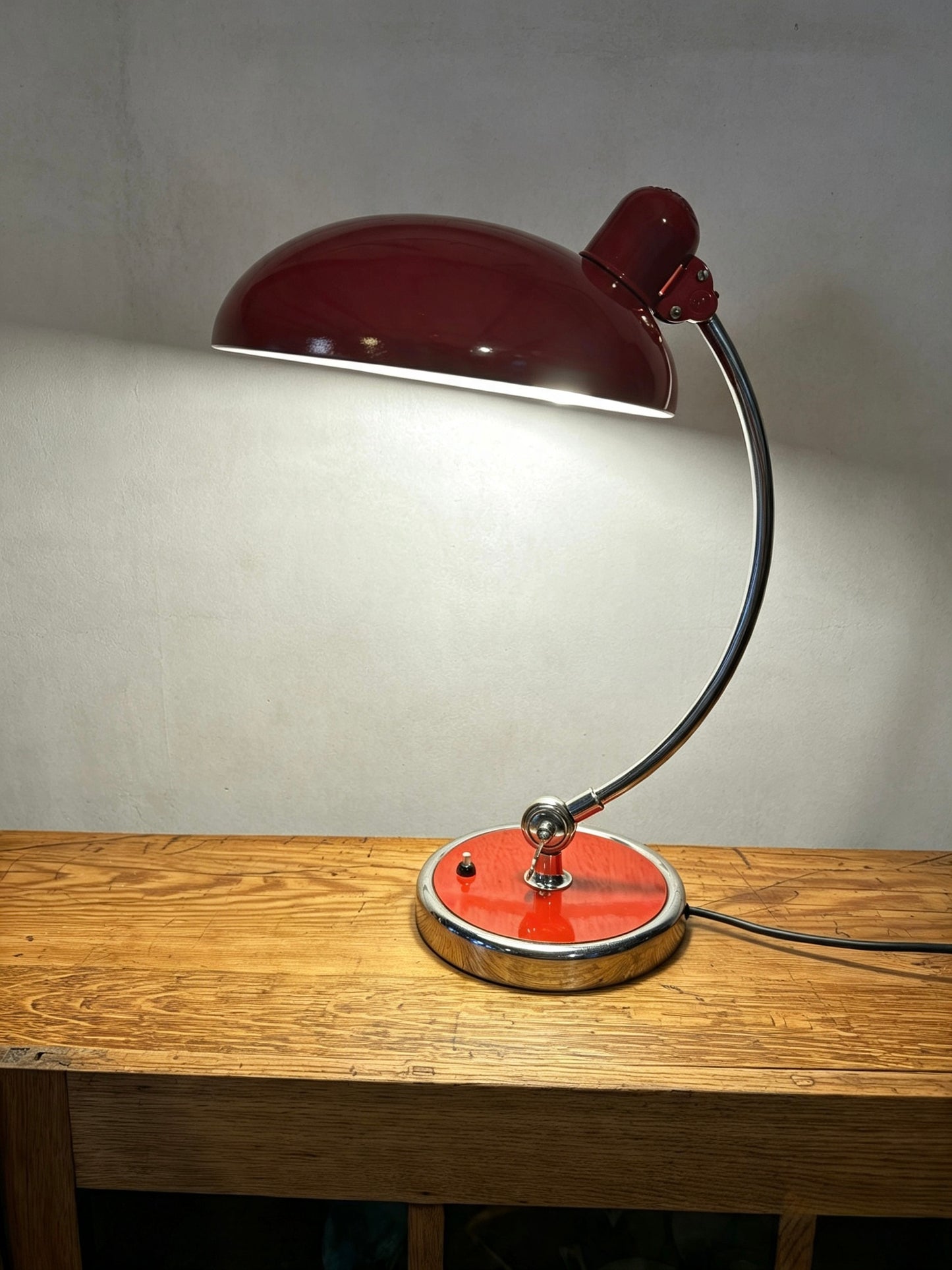 Model 6631 President Table Lamp By Kaiser Idell