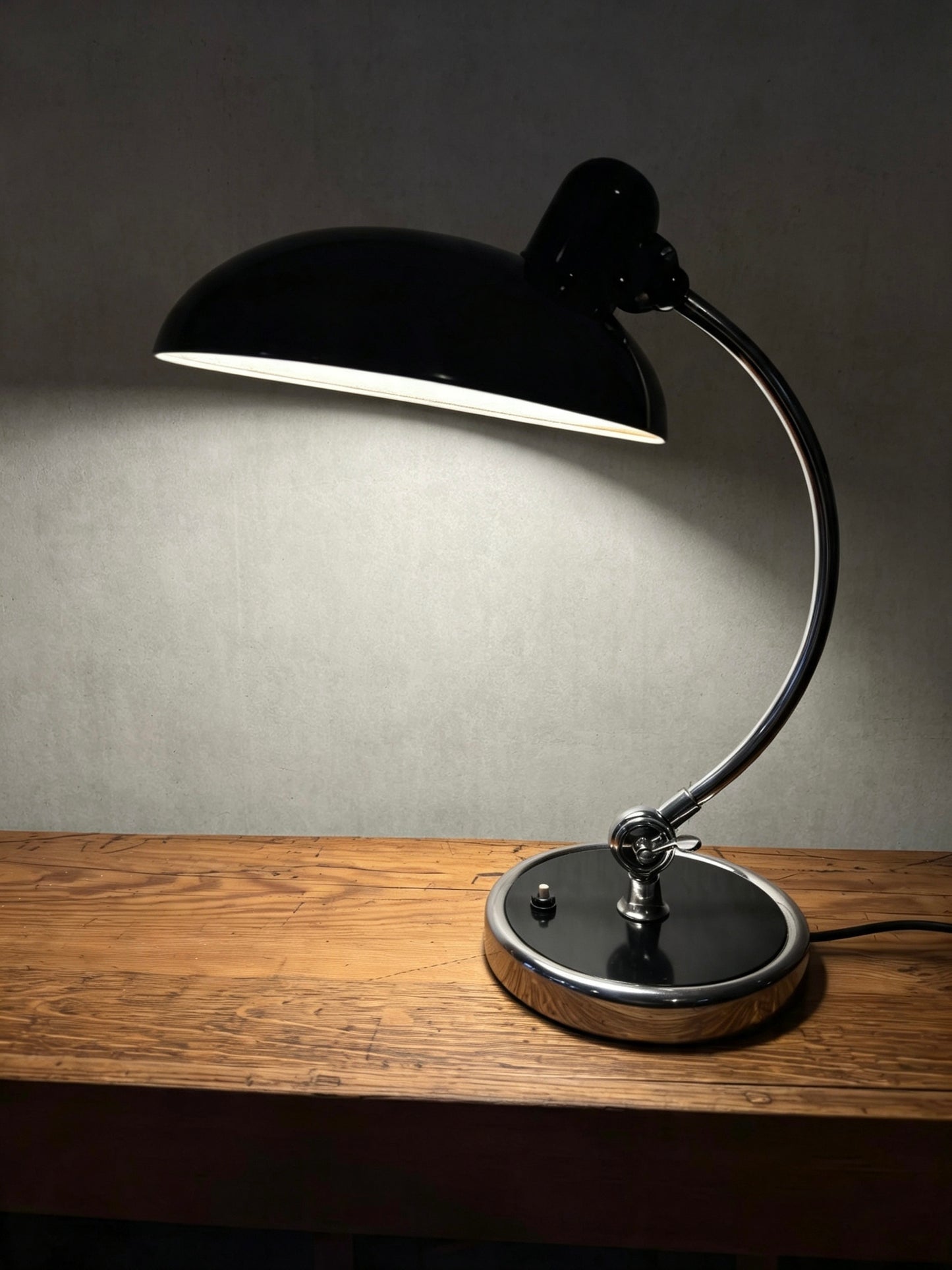 Model 6631 President Table Lamp By Kaiser Idell