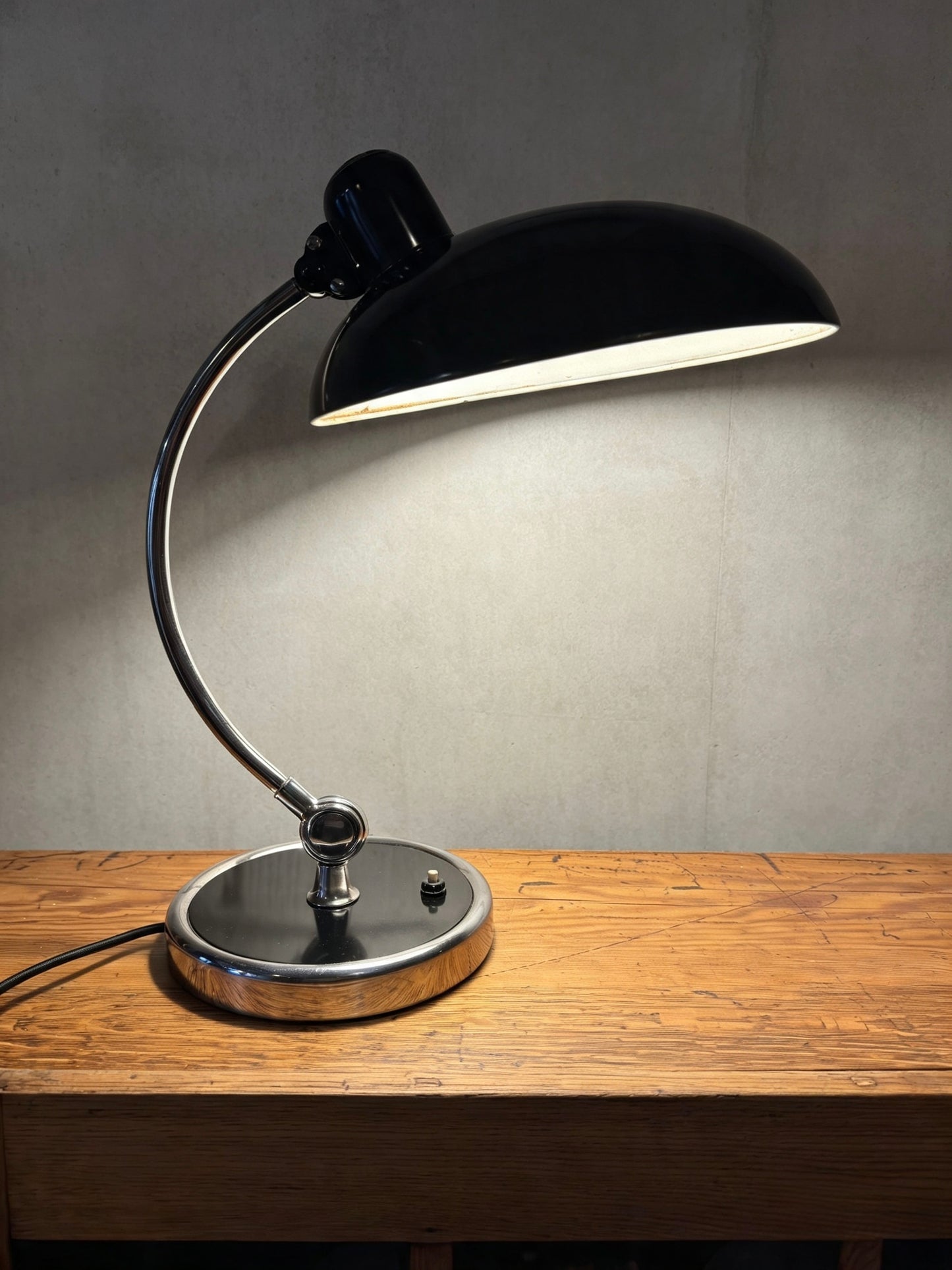 Model 6631 President Table Lamp By Kaiser Idell
